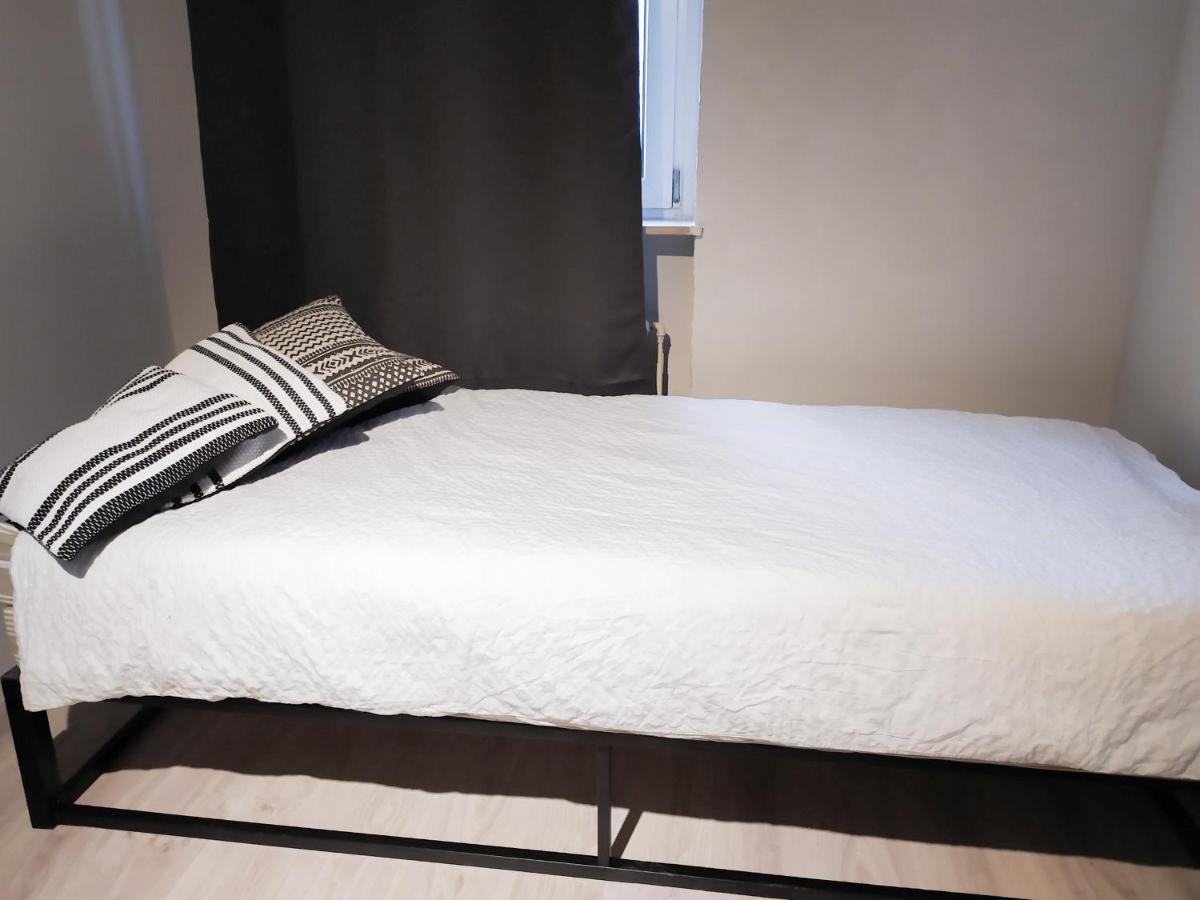 Alte Schule Gaestehaus - Fraeulein Apartment Битбург Экстерьер фото